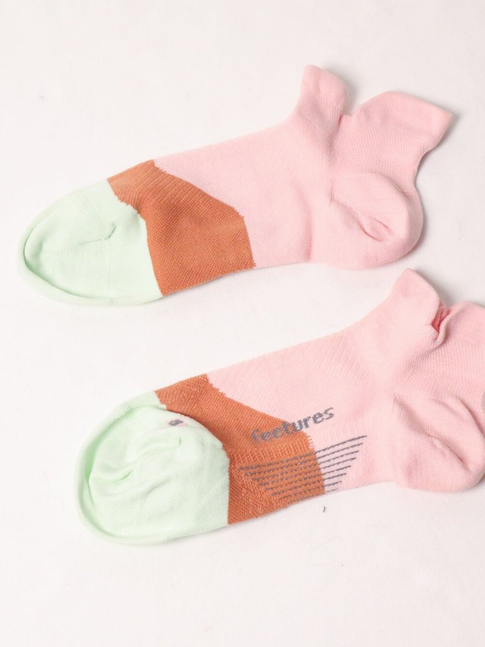 Size M | Feetures Elite Ankle Socks Lightweight No Show Socks
